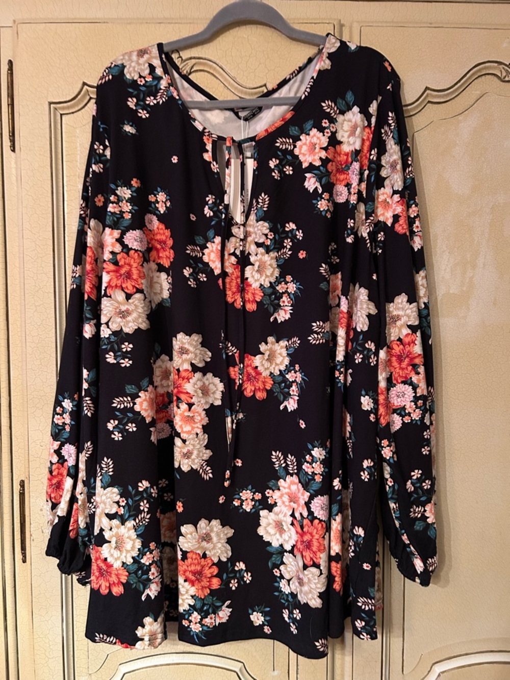 NWT BloomChic 30 Black Floral Tie-Front Top